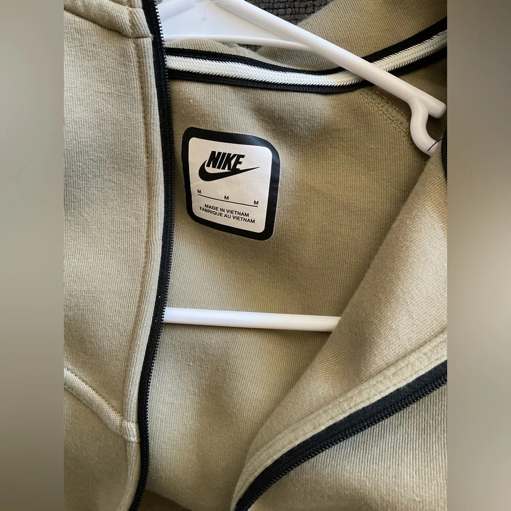 Nike Sportswear Tech Fleece Windrunner Women's Full-Zip Hoodie - Picture 5 of 5